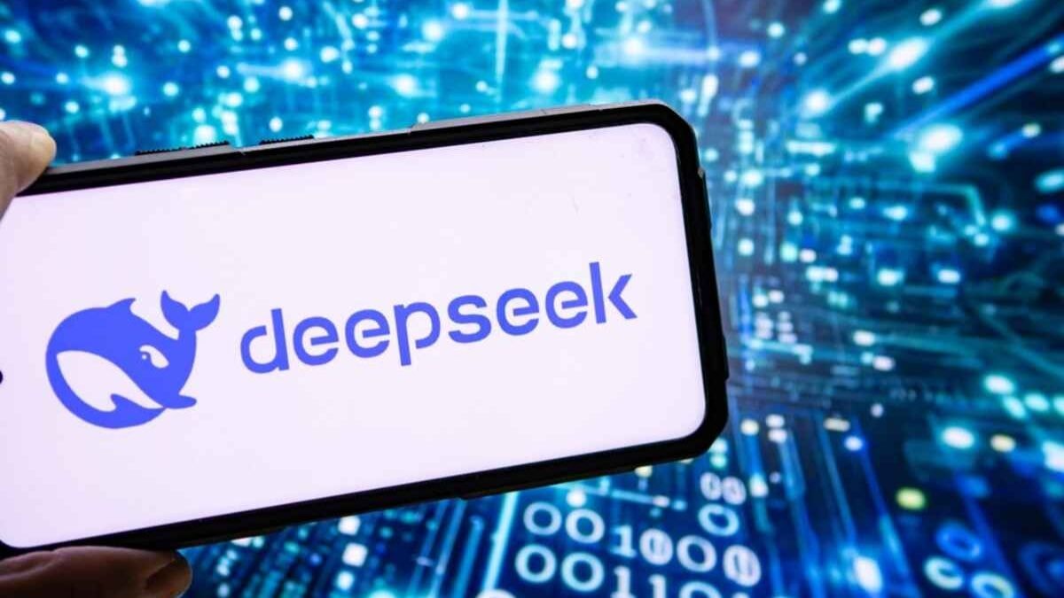 deepseek-v3-vs-r1-1.jpg