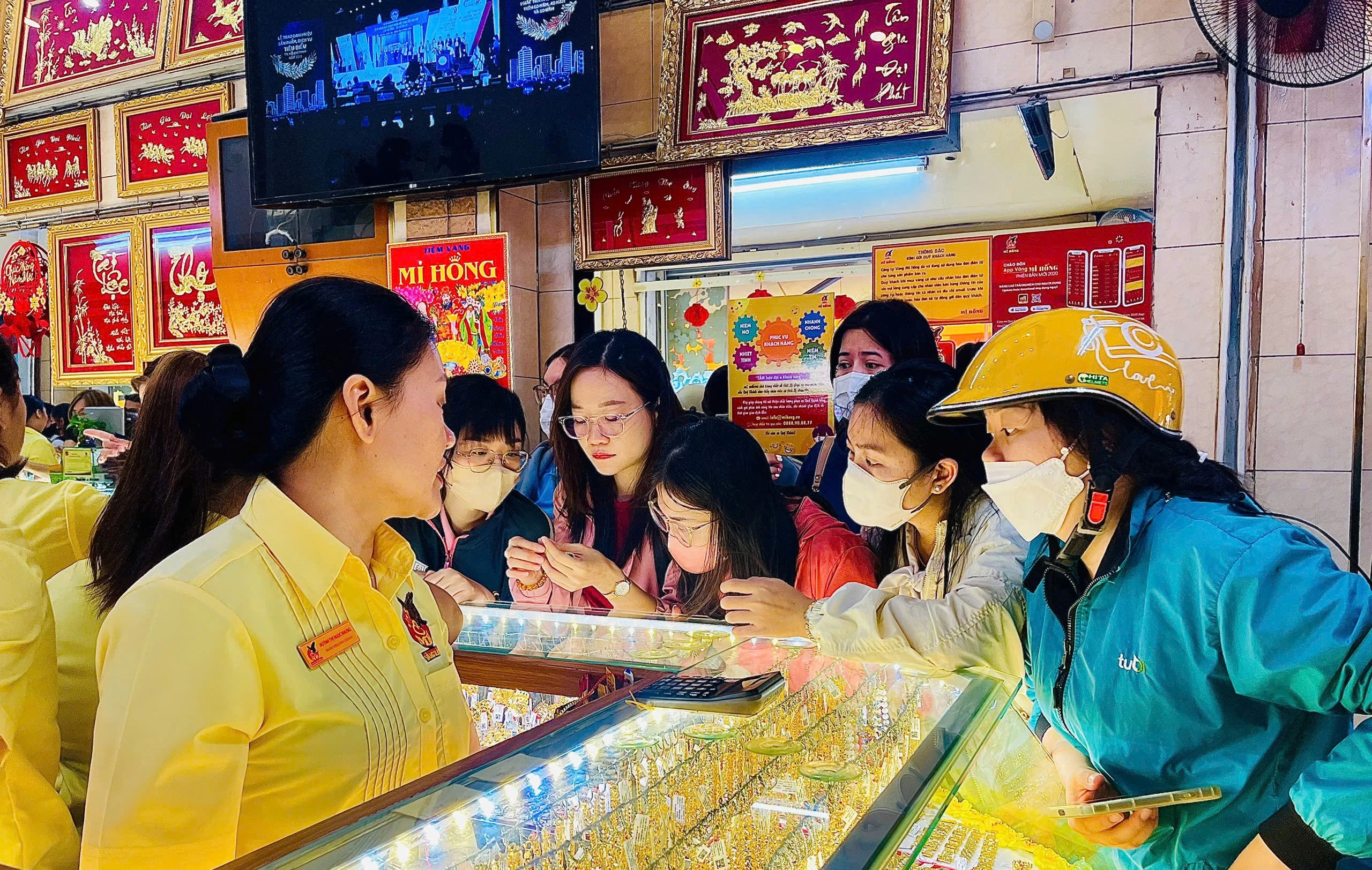 Hôm nay 27/10, giá vàng SJC giảm 2 lần chỉ trong buổi sáng