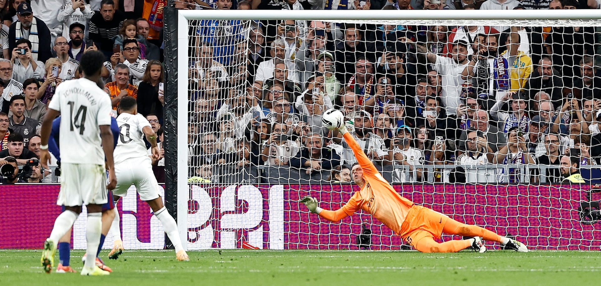 Szczesny Real Madrid Barca.jpg