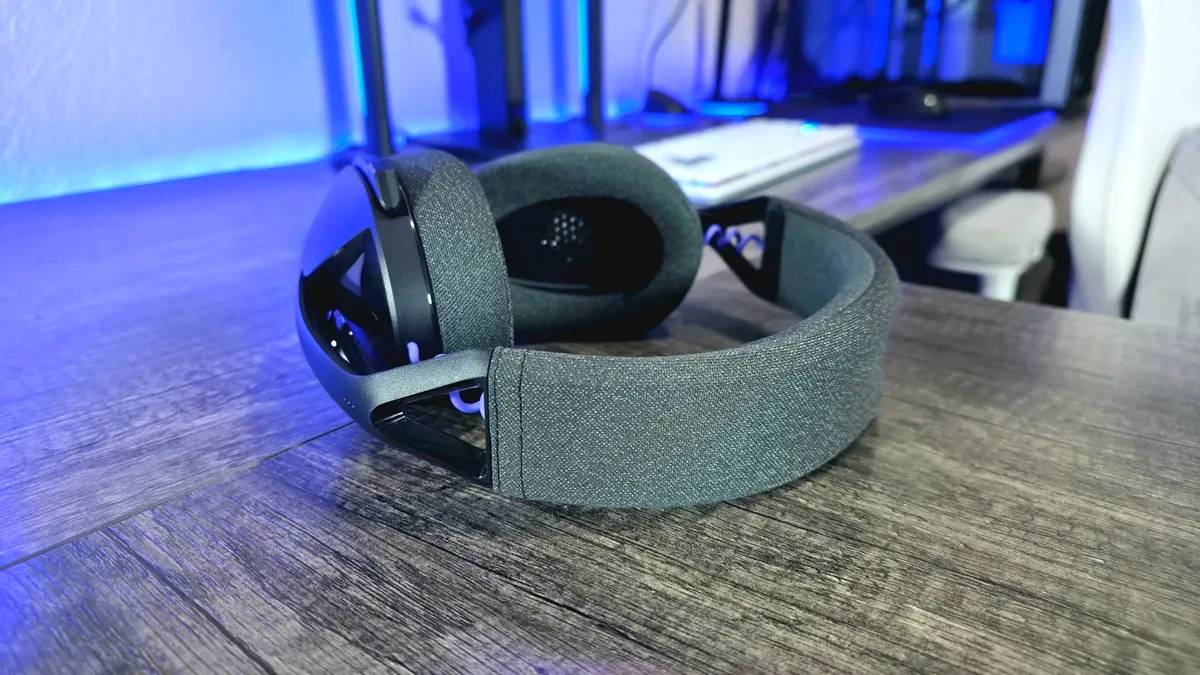 Đệm tai bằng mút hoạt tính bọc vải của tai nghe Logitech G321 LIGHTSPEED