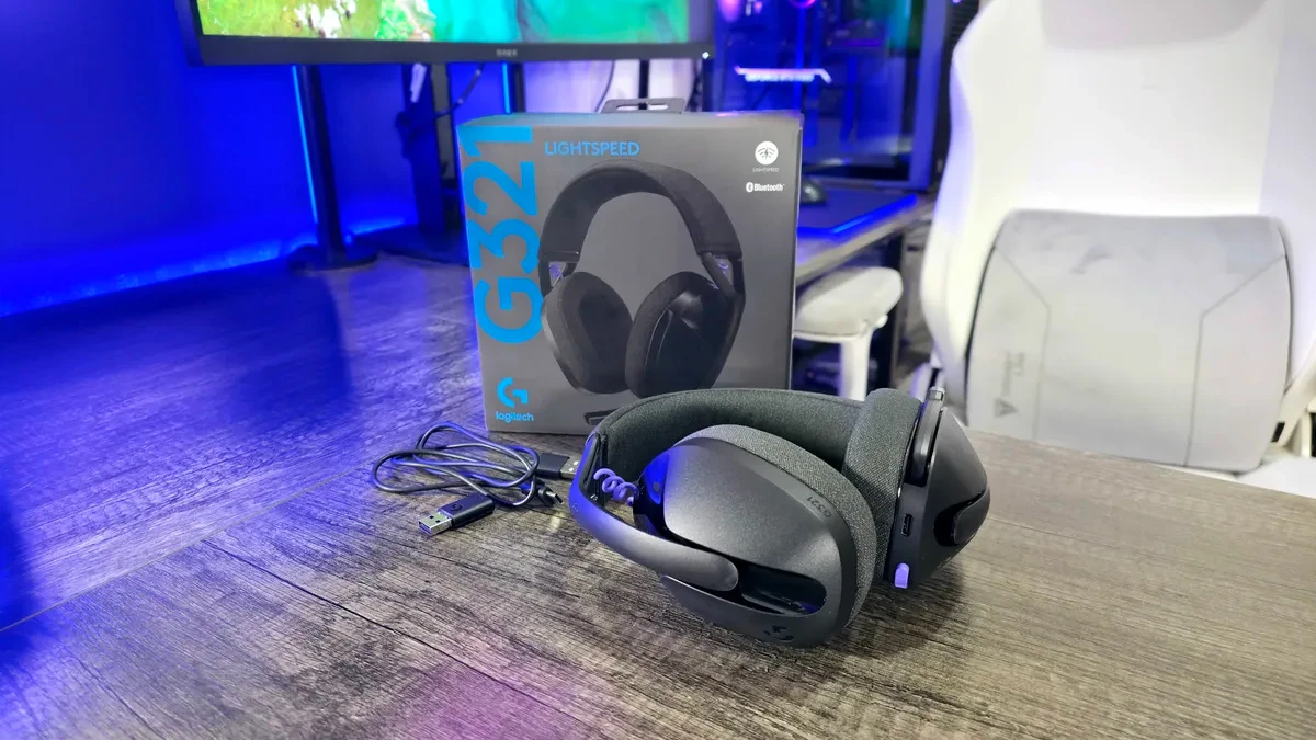 Tai nghe Logitech G321 LIGHTSPEED với thiết kế gọn nhẹ và đệm tai bằng vải