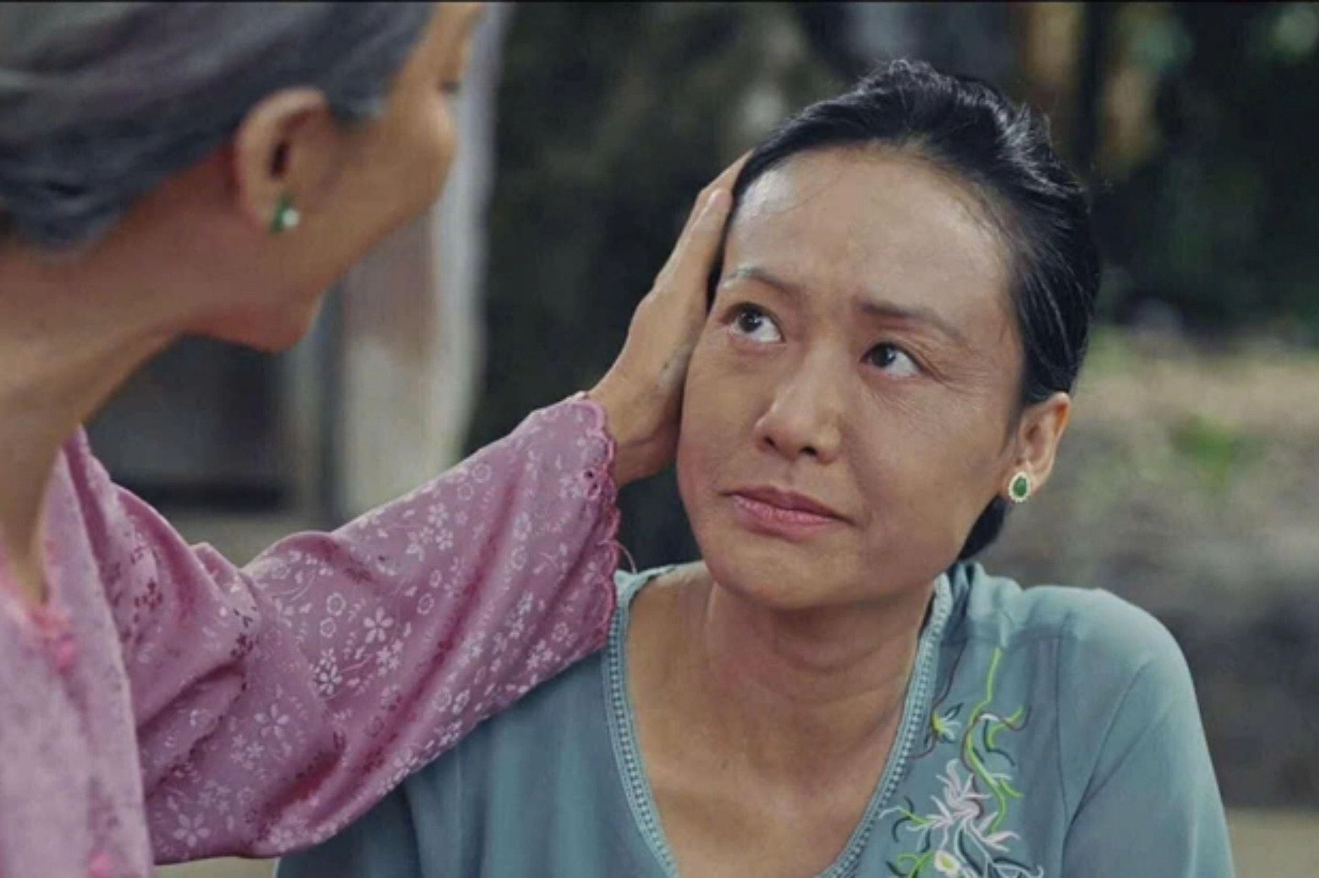 Một cảnh trong phim Ai thương ai mến với bối cảnh miền Tây xưa.