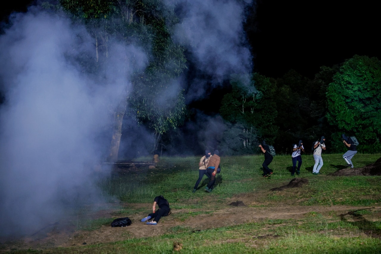 Các chiến sĩ trong tư thế sẵn sàng chiến đấu trong buổi diễn tập.