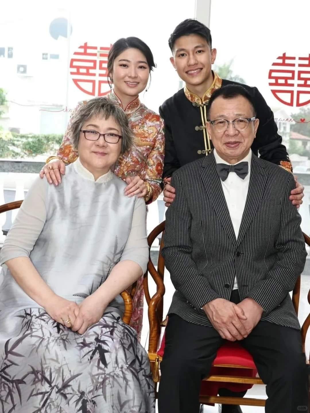 Hứa Thiệu Hùng trong hôn lễ của con gái.