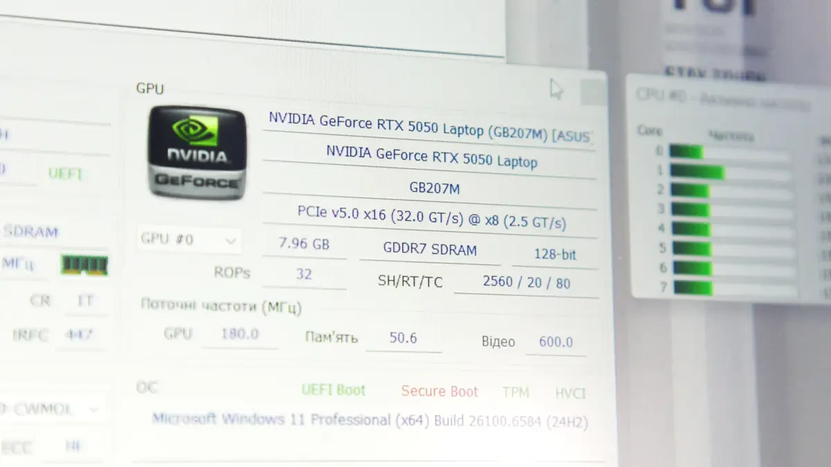 Bàn phím và touchpad của ASUS TUF Gaming A16 2025.