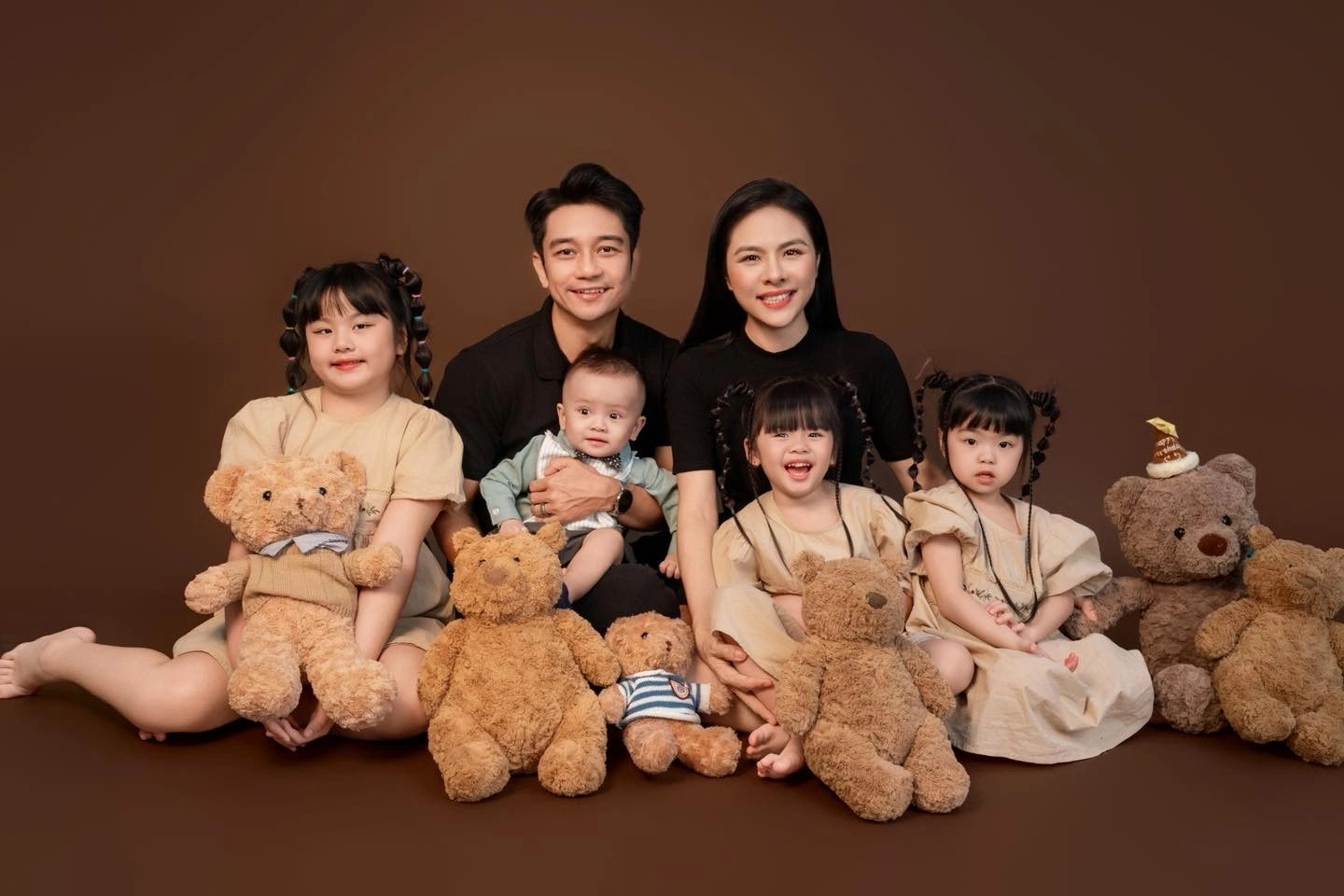 Tổ ấm nhỏ của vợ chồng nữ diễn viên và 4 con.