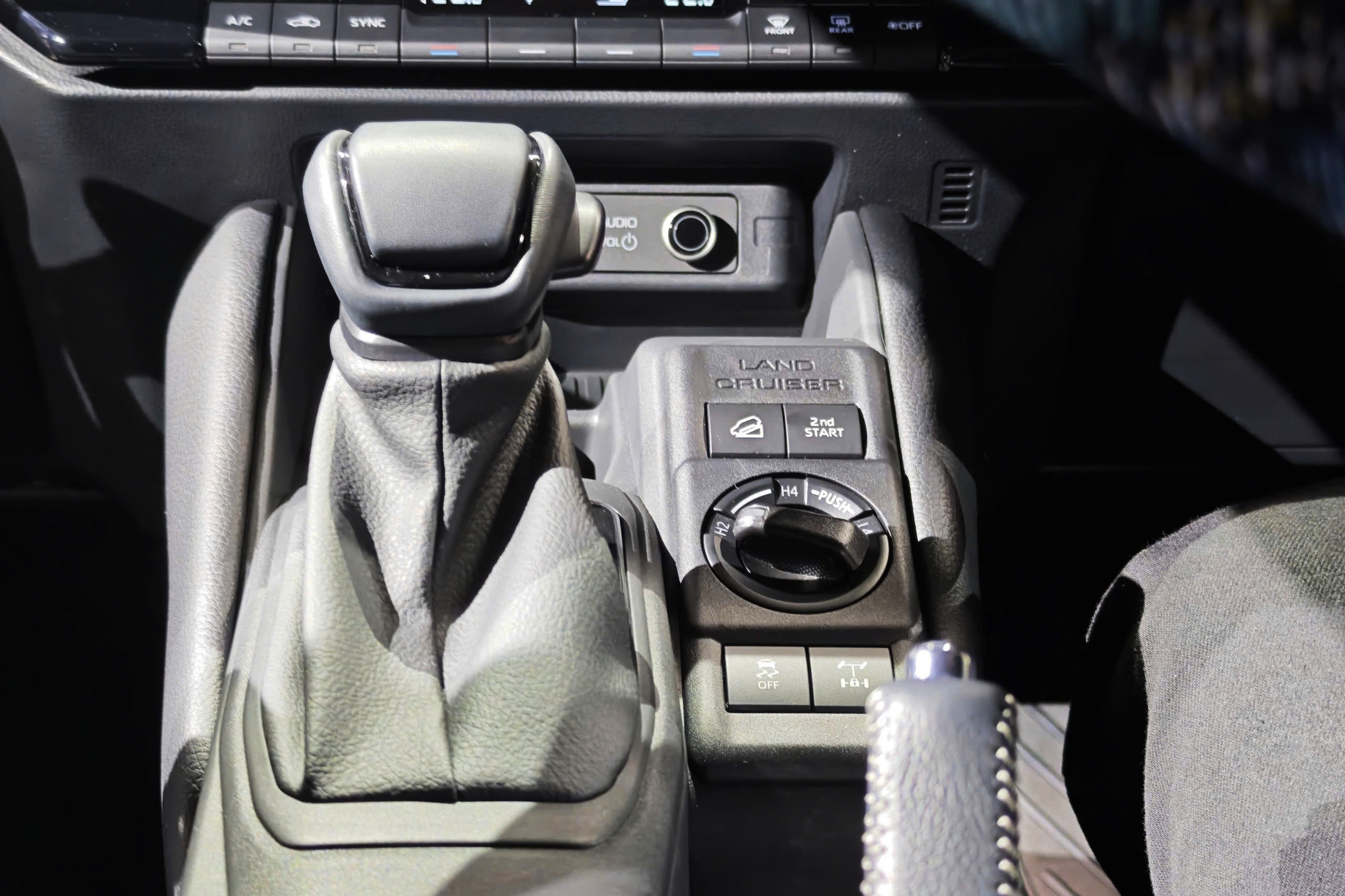 Toyota Land Cruiser FJ anh 12