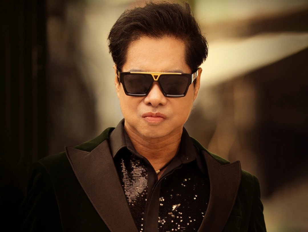 Tạo hình ca sĩ Ngọc Sơn trong phim.