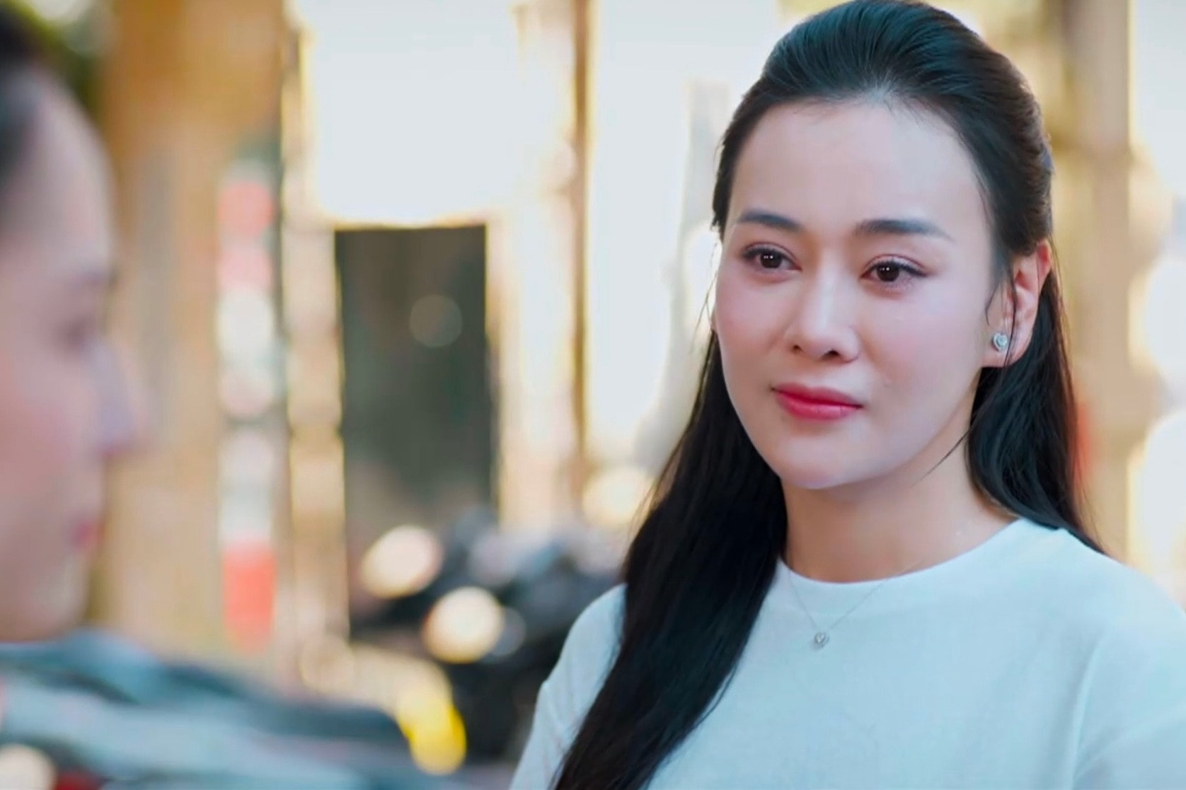 Diễn viên Phương Oanh và Lan Phương trong một cảnh phim Gió ngang khoảng trời xanh