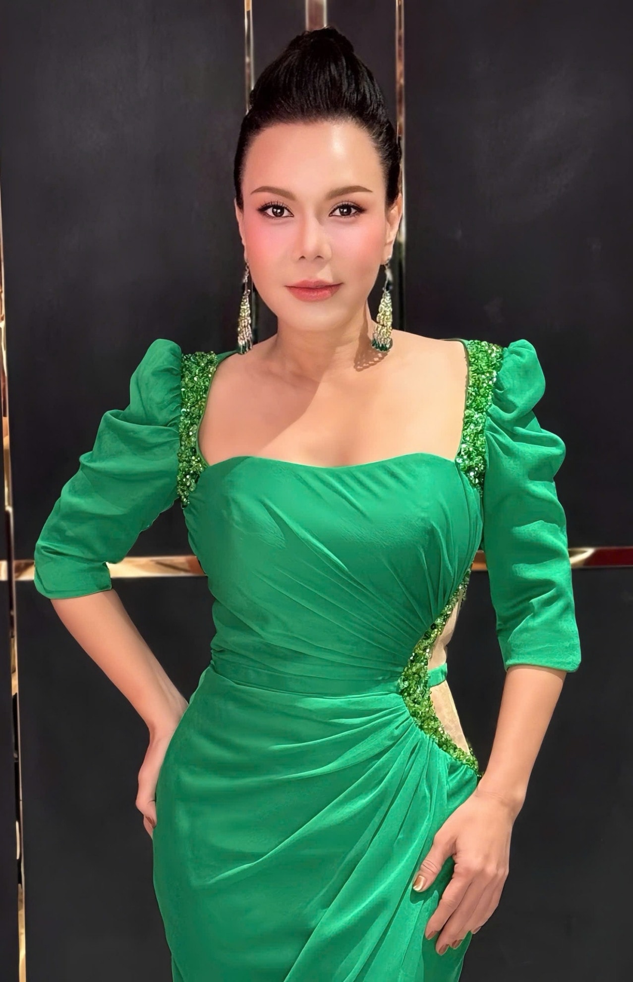 Nghệ sĩ Việt Hương đăng ảnh mới, bày tỏ bức xúc vì bị đồn qua đời.