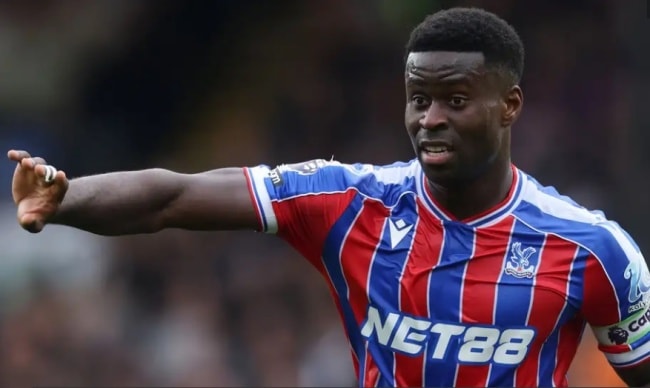 Guehi là trụ cột hàng thủ Palace.