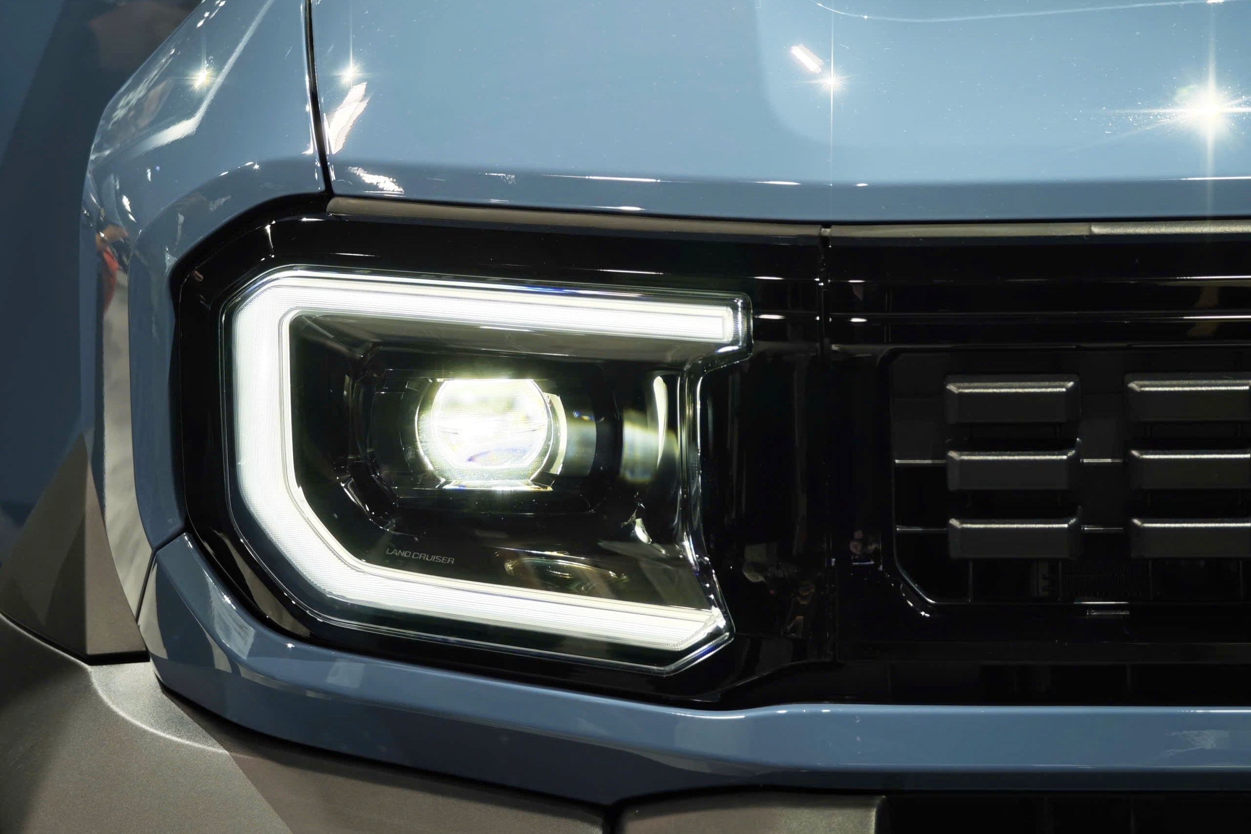 Toyota Land Cruiser FJ anh 2