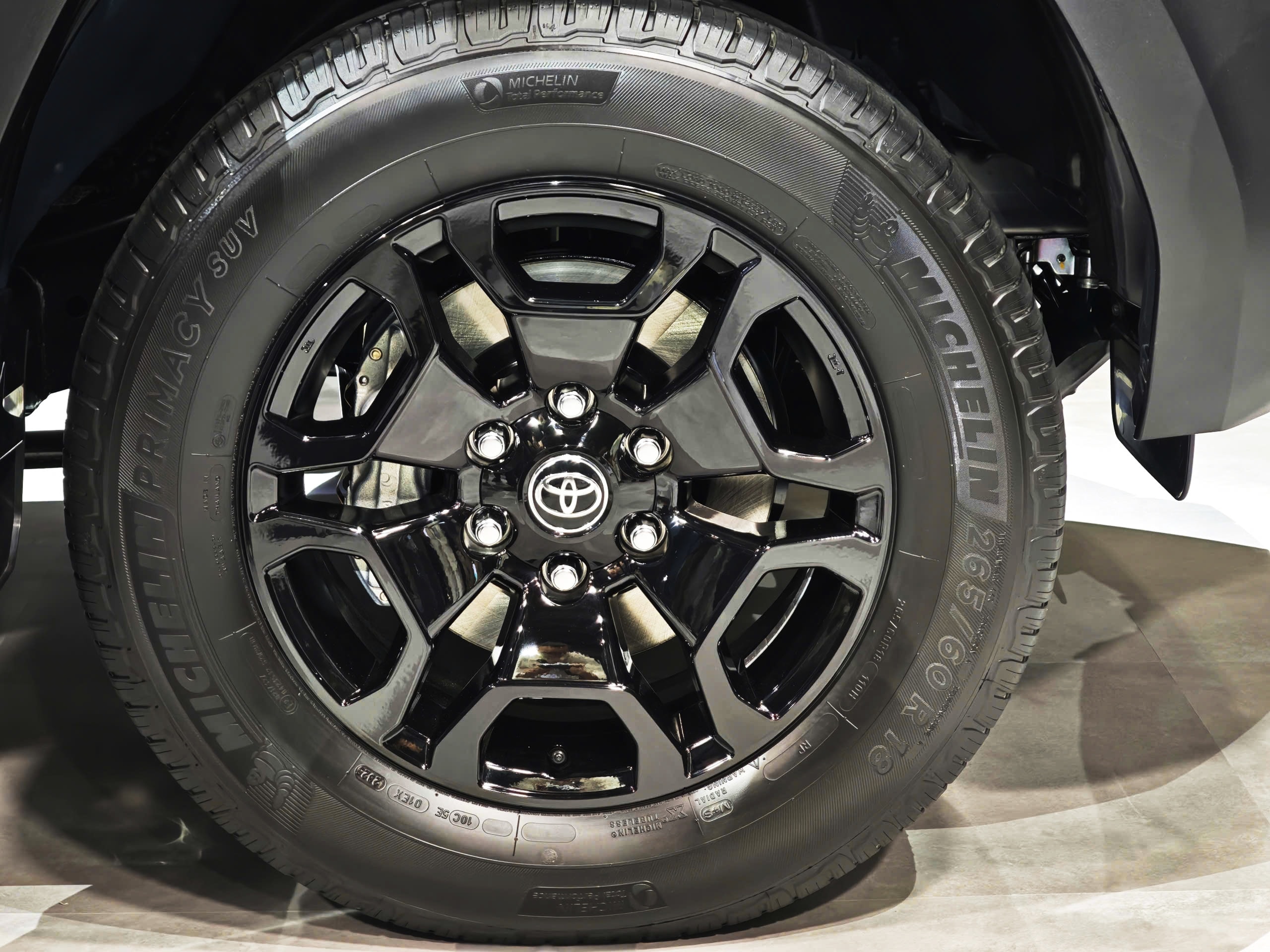 Toyota Land Cruiser FJ anh 6