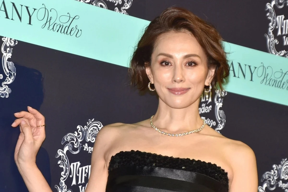 Ryoko Yonekura trong một cảnh phim, thể hiện sự chuyên nghiệp.