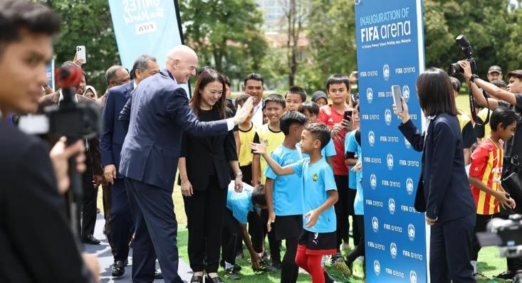 Chủ tịch FIFA Gianni Infantino tin tưởng giải bóng đá ASEAN sẽ nâng tầm các quốc gia.