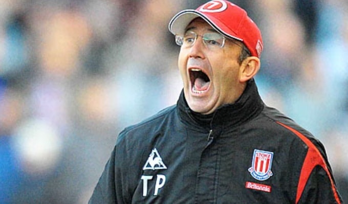 Tony Pulis gây nhiều tranh cãi bởi chiến thuật của mình.