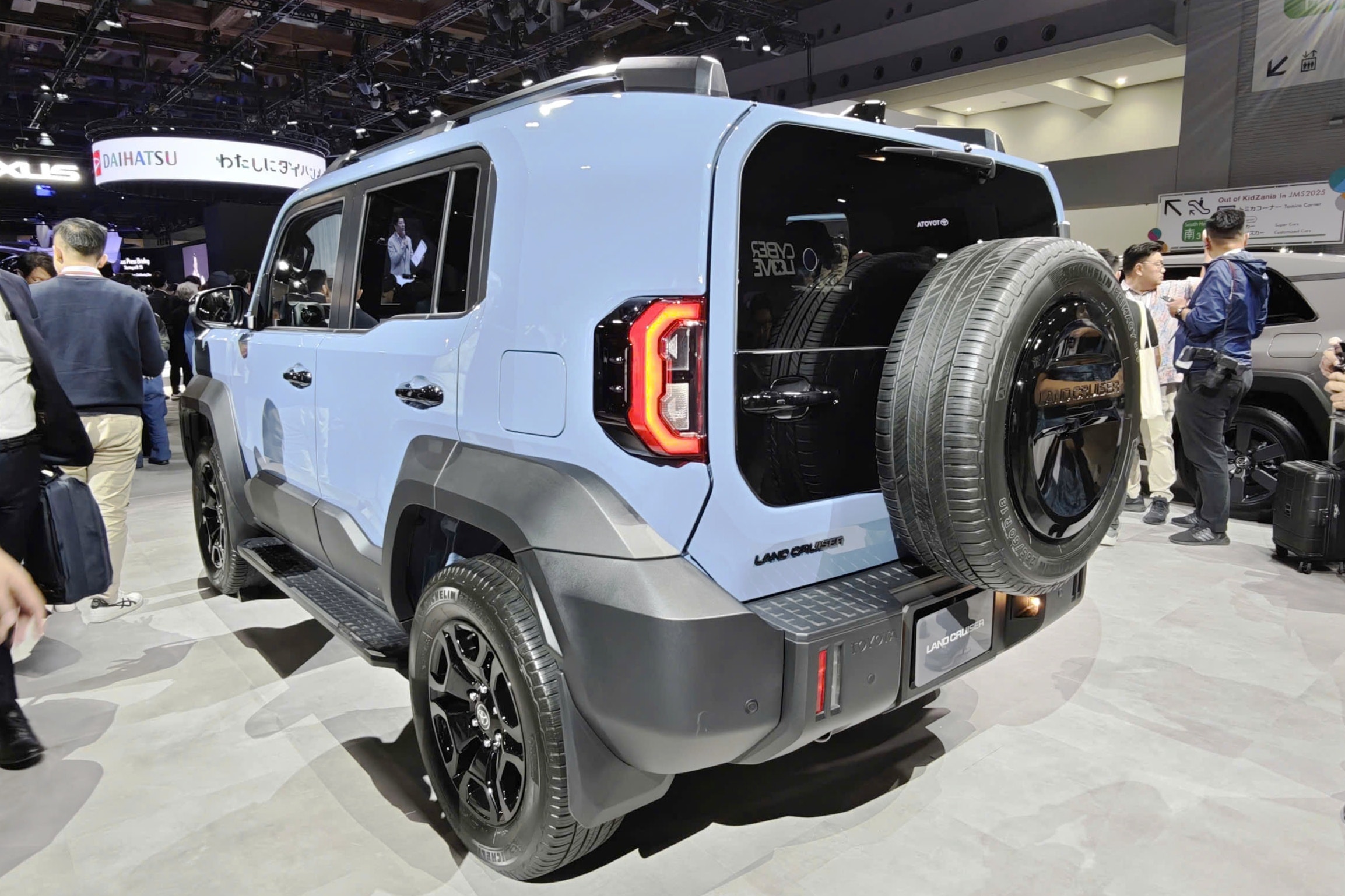 Toyota Land Cruiser FJ anh 4