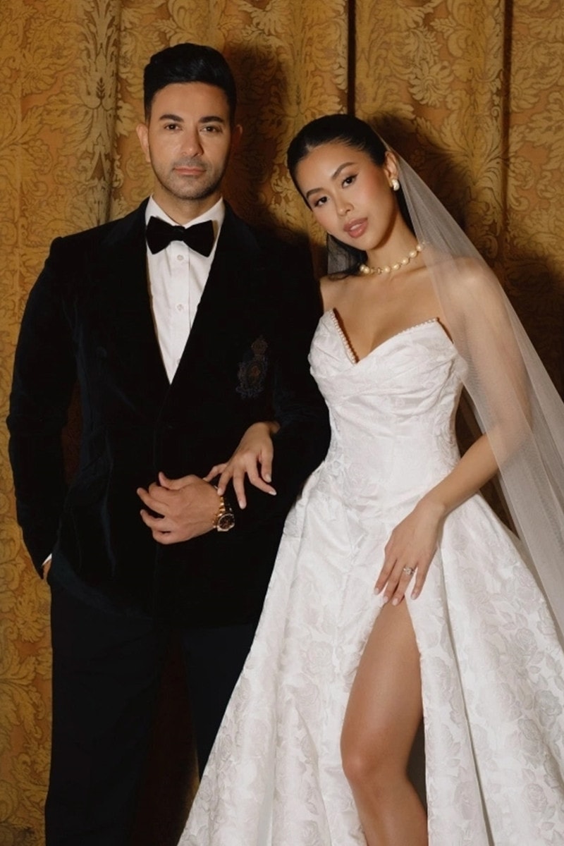 Cặp đôi lựa chọn biệt thự Two Temple Place làm bối cảnh chính cho bộ ảnh cưới.