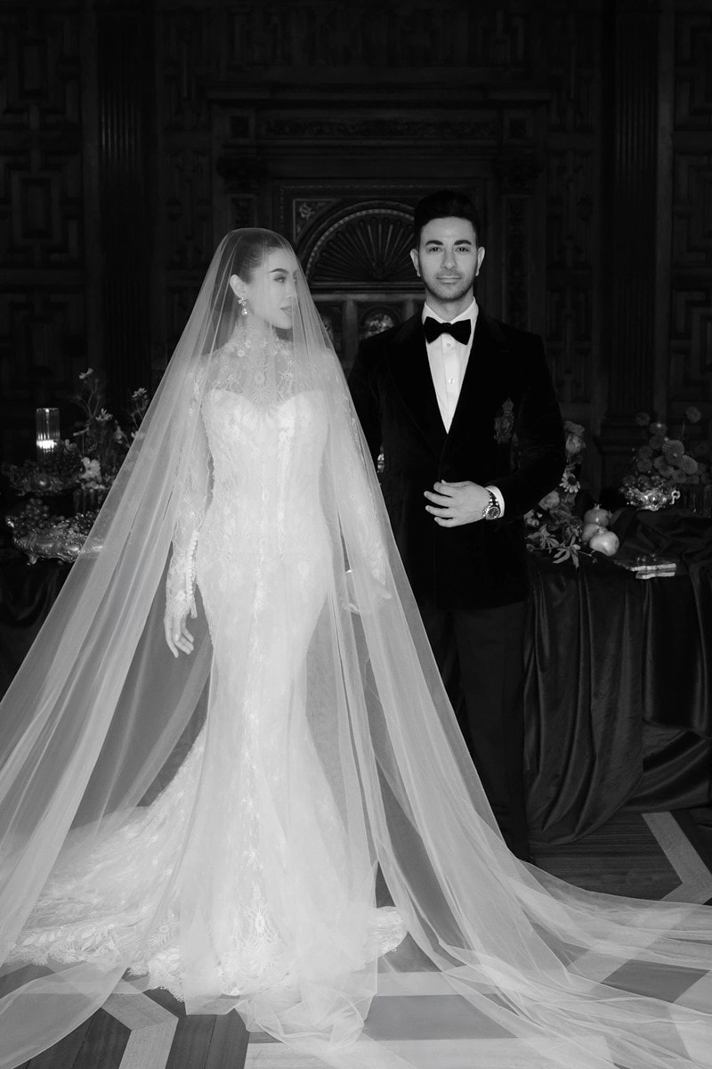 Tiên Nguyễn trong một thiết kế váy cưới gợi cảm.