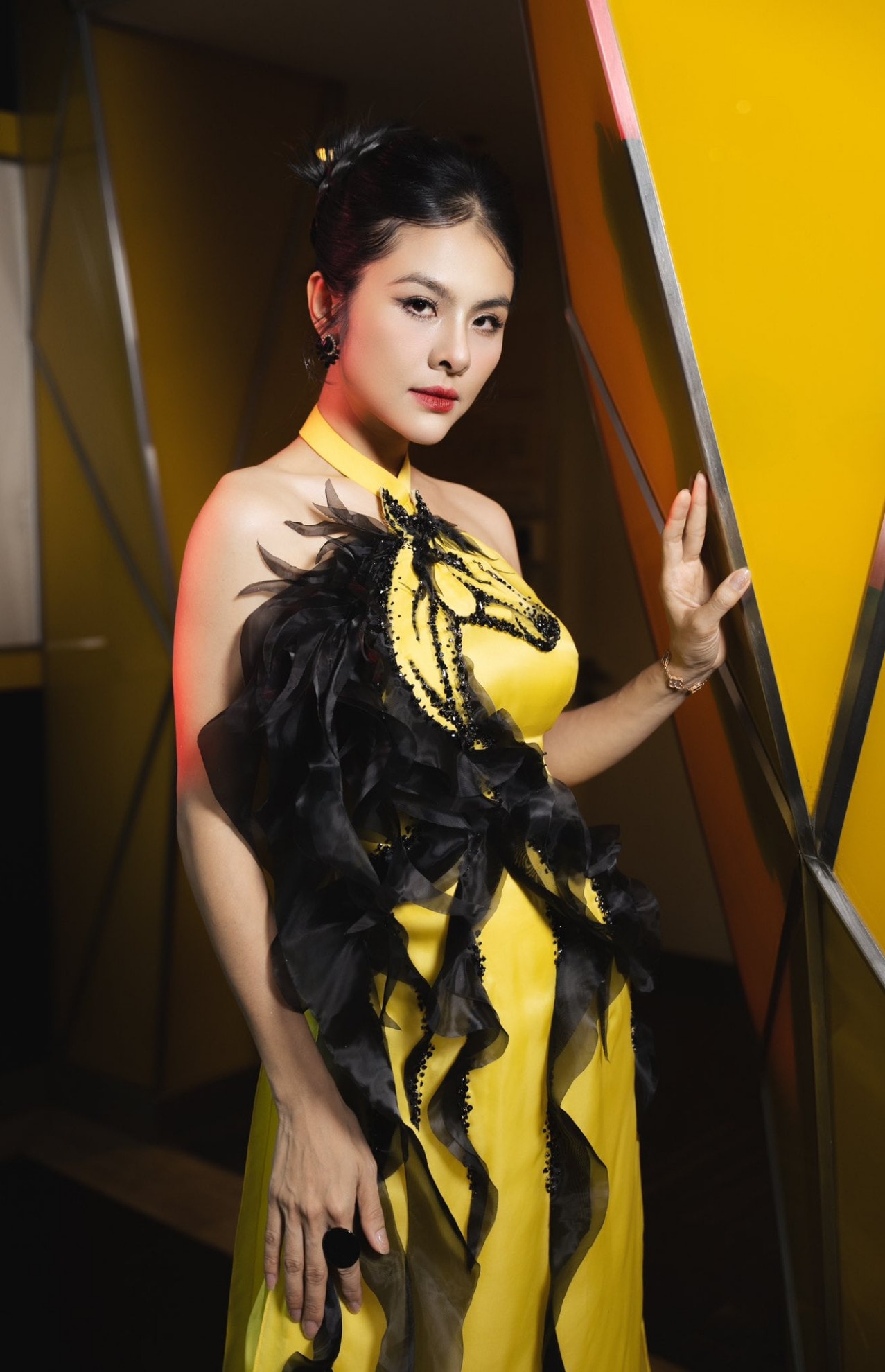 Diễn viên Vân Trang hội ngộ đàn anh thân thiết Huỳnh Đông trong Nhà ma xó.