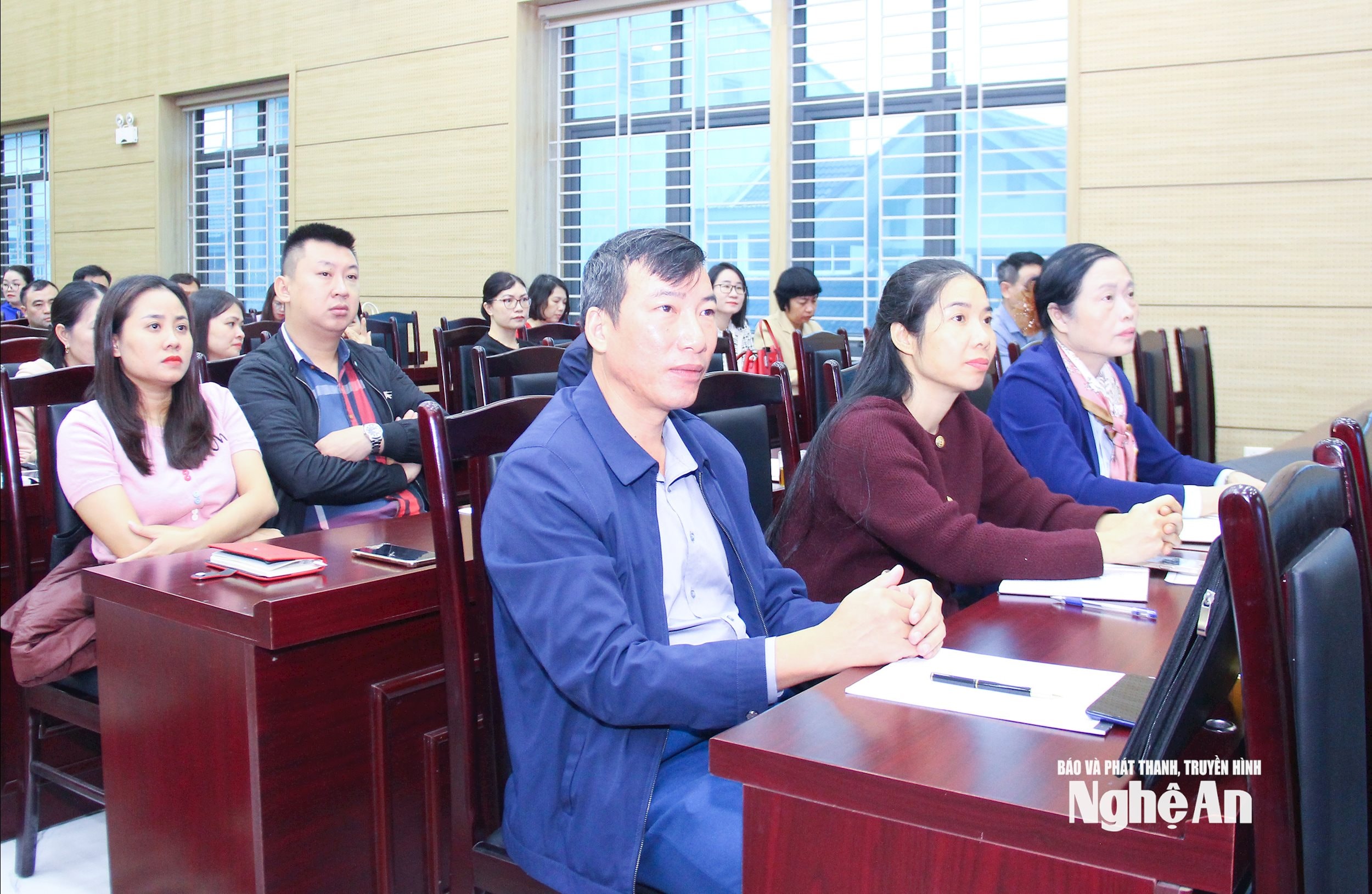  Cán bộ quản lý, giảng viên các trường trên địa bàn tỉnh Nghệ An tham gia khoá học. Ảnh Mai Hoa
