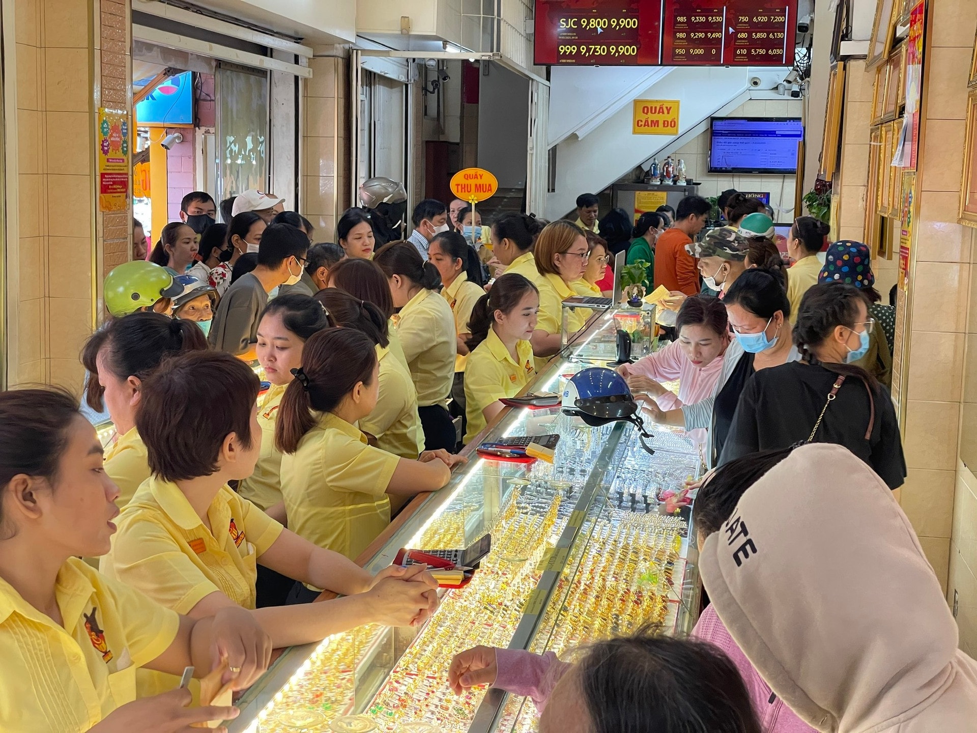 Giá vàng chiều nay 30/10: Bảng giá vàng SJC DOJI PNJ ACB, vàng nhẫn, vàng thế giới