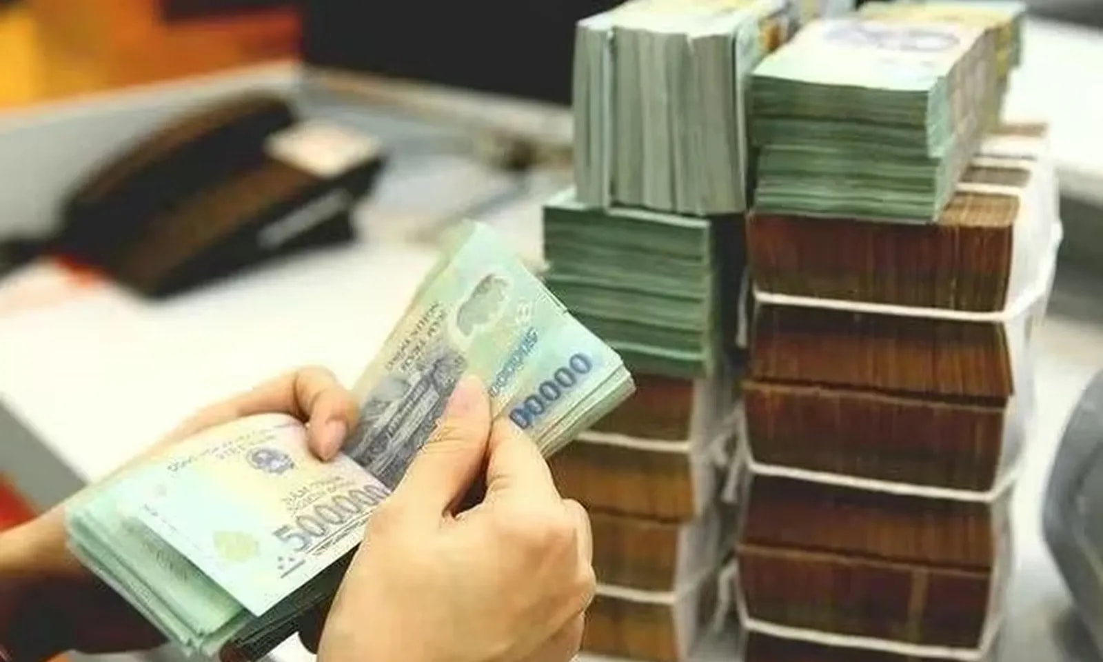 Chuyển khoản từ 500 triệu đồng phải báo cáo NHNN: Cập nhật mới nhất