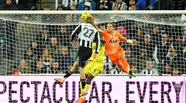 Nick Woltemade lại tỏa sáng.