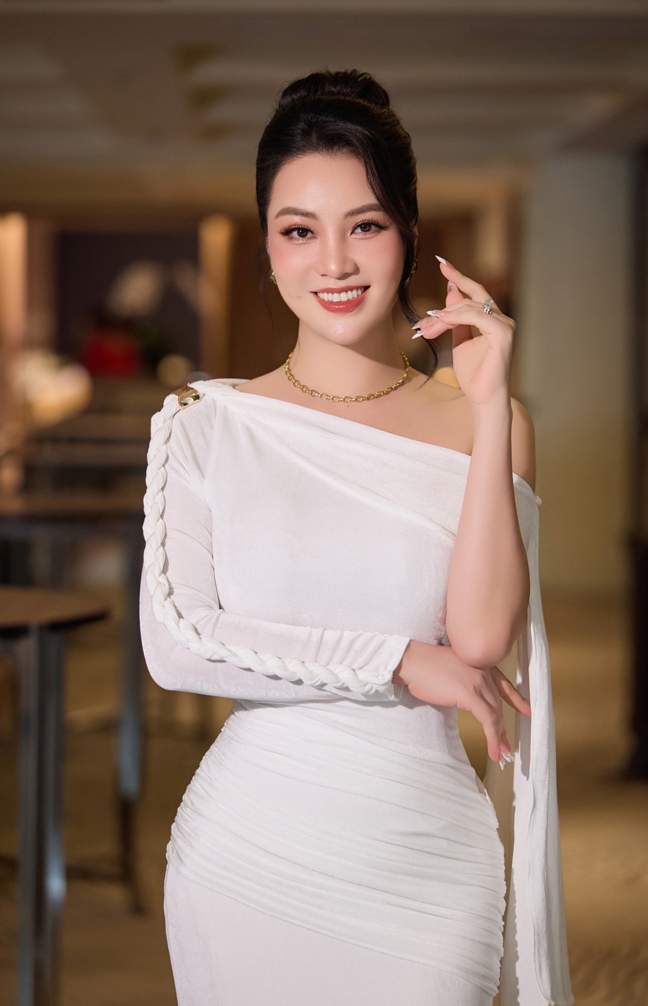 Thụy Vân được khen nhuận sắc, tươi tắn sau sinh con thứ 2.