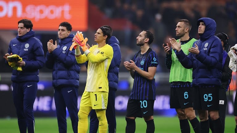 Inter đang kém đối thủ đầu bảng 3 điểm.