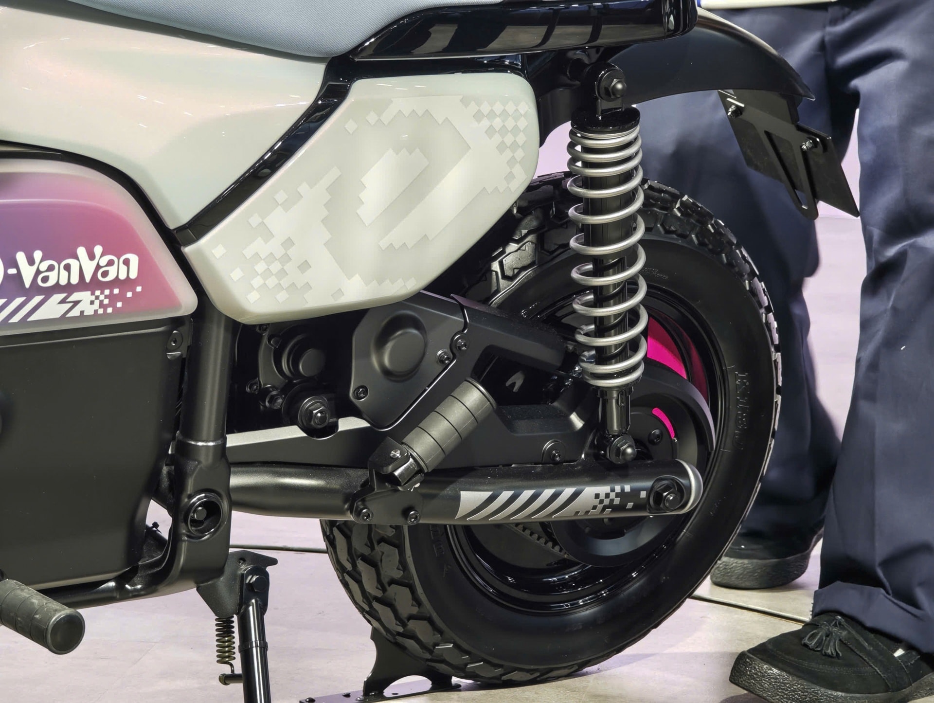 Suzuki e-VanVan anh 6