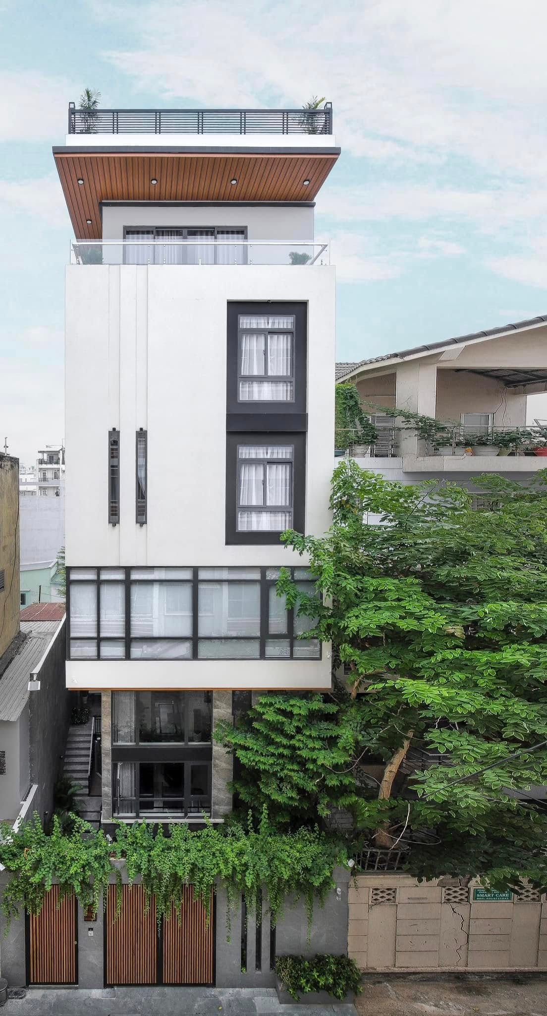 Nhà 5 tầng của vợ chồng Lê Hoàng - Việt Huê tại TP.HCM.