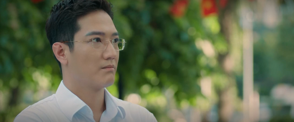 Viễn và Nghiêm đối mặt nhau.