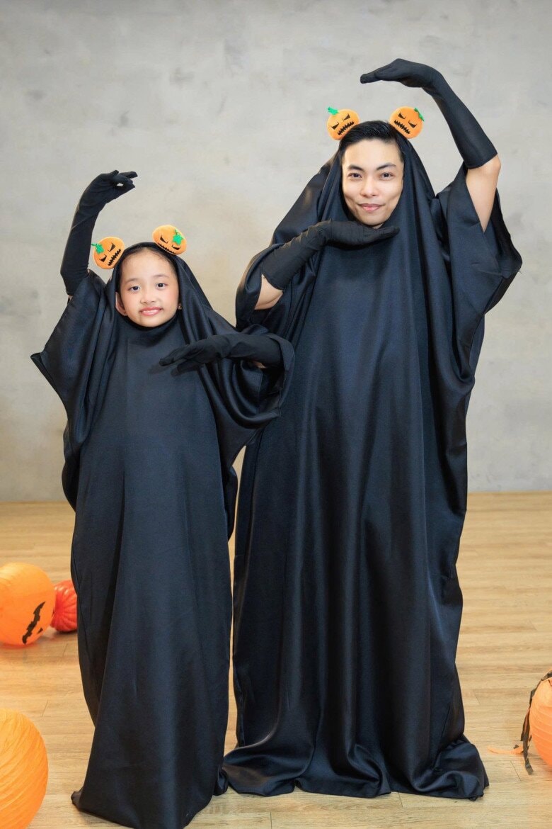 Phan Hiển và con gái - Anna ngộ nghĩnh khi hóa trang thành Vô Diện.