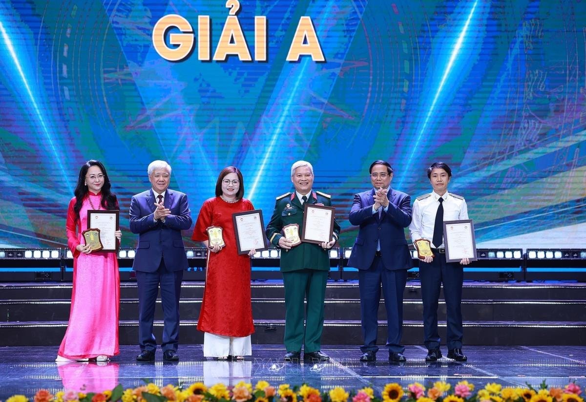 Toàn cảnh Lễ trao giải báo chí Toàn quốc Phòng chống tham nhũng, lãng phí, tiêu cực lần thứ 5.