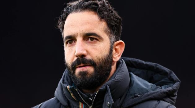 Amorim kiên định với lối chơi 3-4-3.