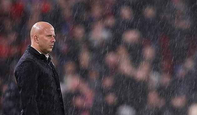 Arne Slot đang trải qua khoảng thời gian khó khăn tại Anfield.