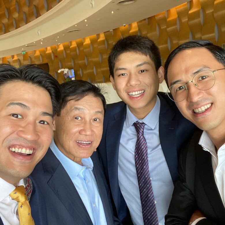 Các con của vua hàng hiệu đều thành đạt, có sự nghiệp và gia đình riêng.