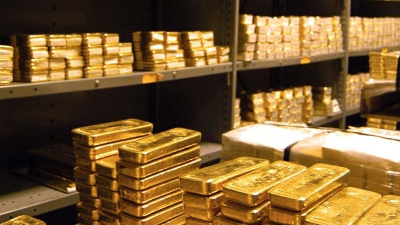 Ngân hàng dự báo giá vàng đạt đỉnh vào năm 2026, giảm vào năm 2027