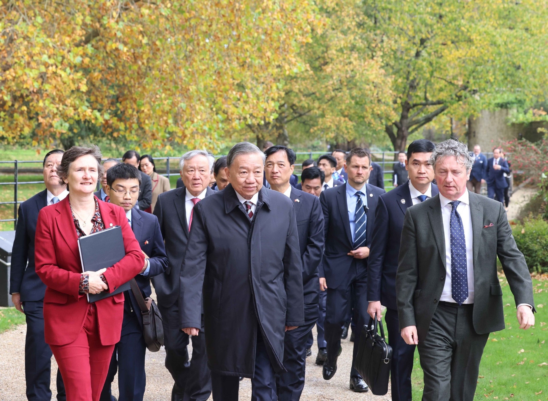 vnapotaltongbithutolamphatbieuchinhsachtaidaihocoxford8371036 17616945589761722703396.jpg