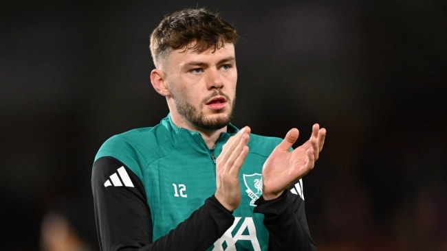 Conor Bradley có cơ hội chiếm lấy suất đá chính.