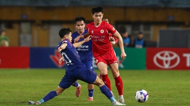 Công an Hà Nội đánh bại PVF-CAND với tỷ số 2-0.