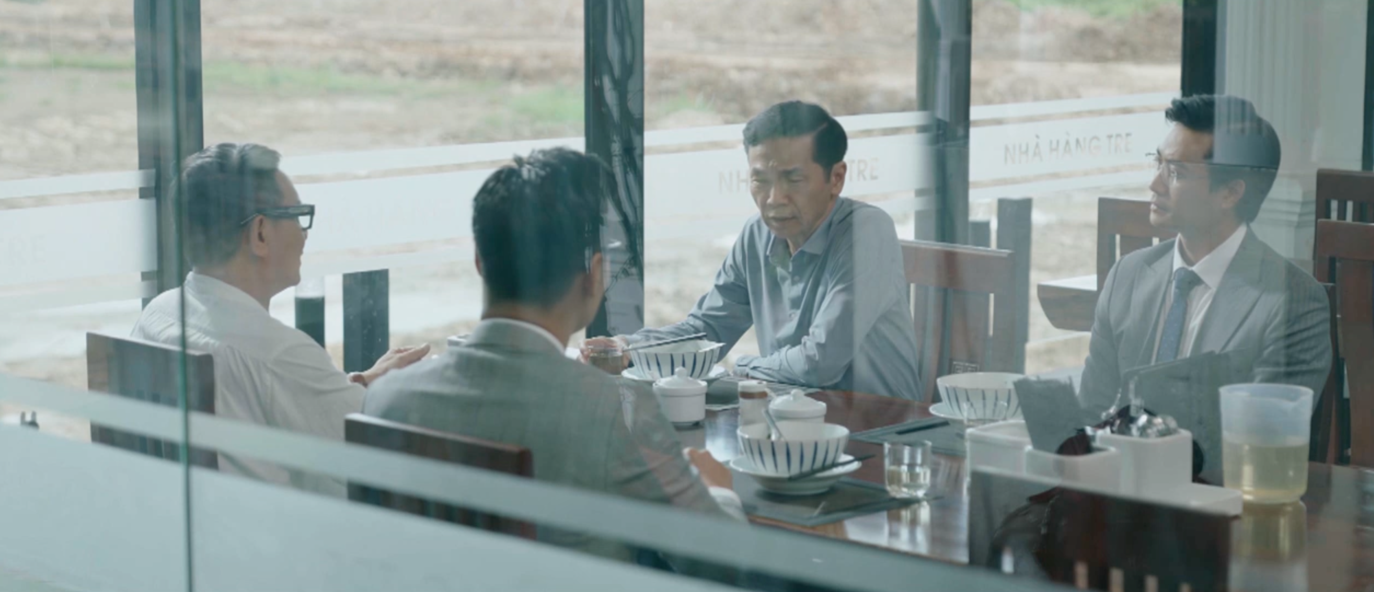 Lằn ranh - Tập 3: Công ty Viên Vinh lộ hàng loạt dấu hiệu sai phạm, Viên có nguy cơ bị bắt- Ảnh 1.