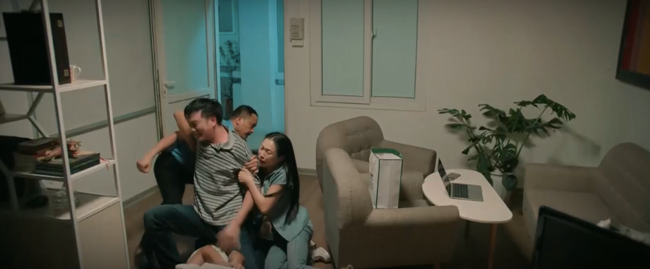 Nghiêm nằm viện nhưng vẫn giữ thái độ hằn học và thách thức.