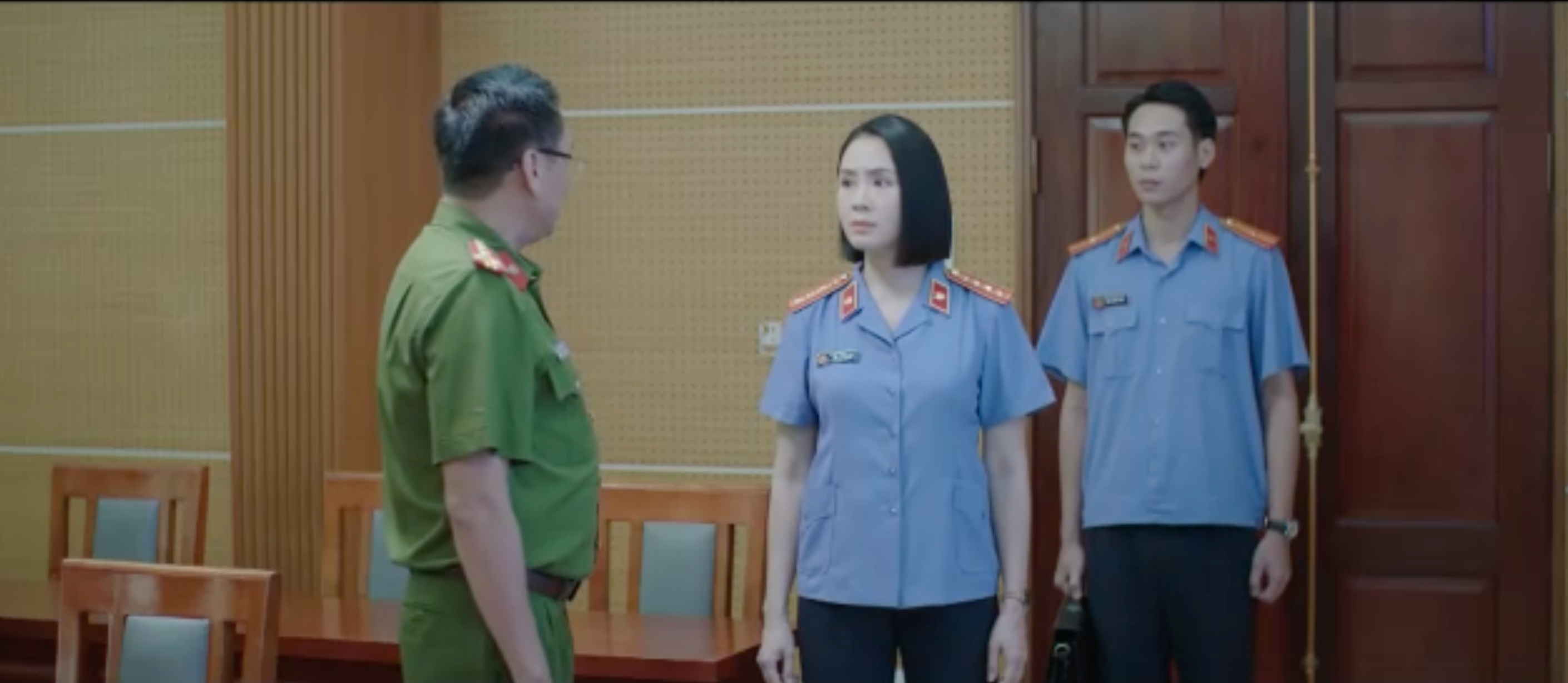 Lằn ranh - Tập 3: Công ty Viên Vinh lộ hàng loạt dấu hiệu sai phạm, Viên có nguy cơ bị bắt- Ảnh 2.