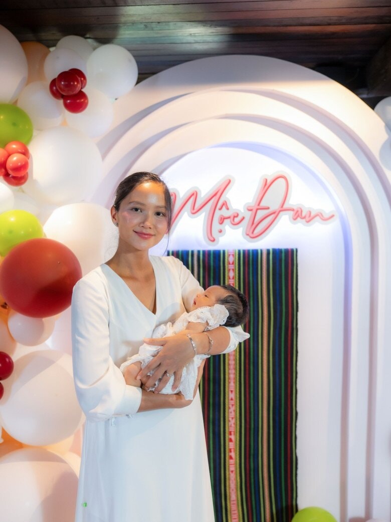 Con gái H'Hen Niê được đặt tên theo họ mẹ.