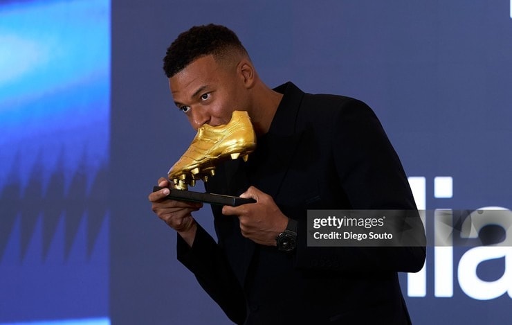 Mbappe nhận Chiếc giày vàng