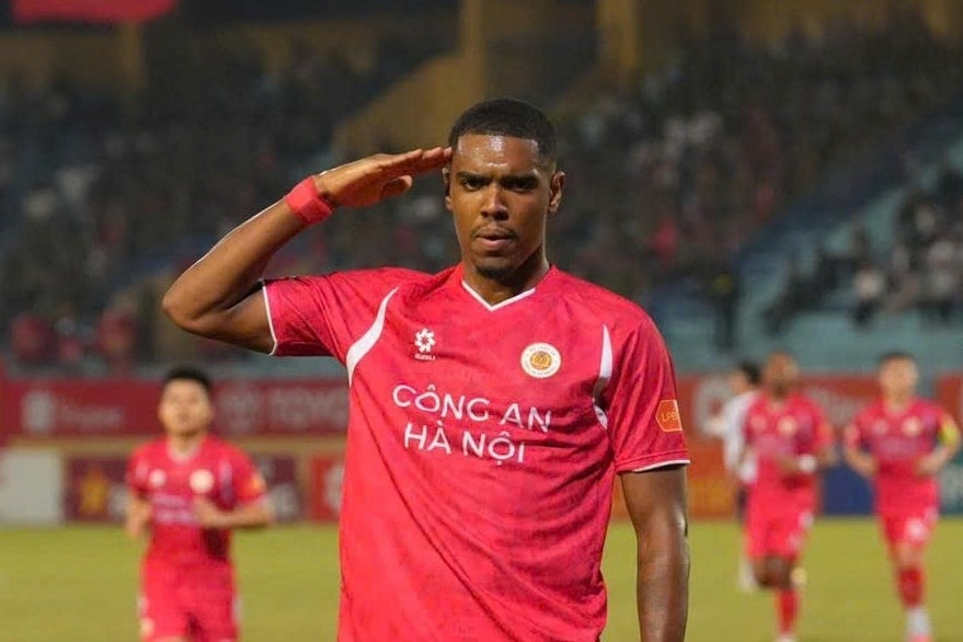 Tiền đạo Alan lập công giúp CAHN đánh bại PVF-CAND.