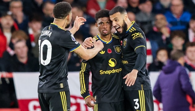 Amad Diallo tỏa sáng giữ lại 1 điểm cho Man United.