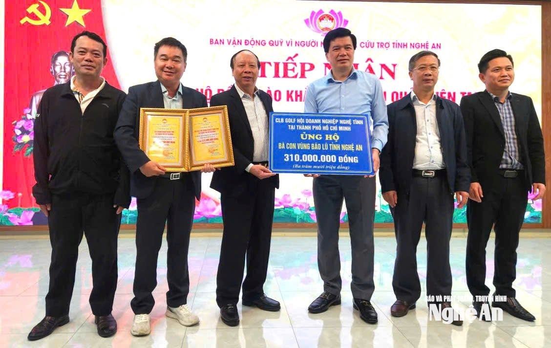 Ассоциация предпринимателей Нге Тинь в Хошимине поддерживает жертв наводнения в Нге Ане